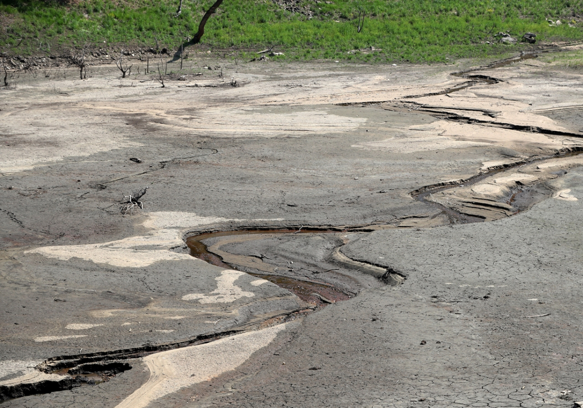 ▲전국적으로 봄 가뭄이 이어지는 24일 오후 강원 춘천지역 한 저수지가 바짝 말라 바닥을 드러내고 있다. (연합뉴스)