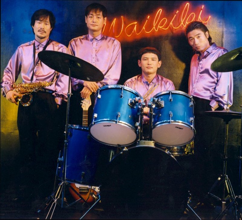 ▲'와이키키 브라더스' 출연 당시 이얼(왼쪽에서 두 번째) (CJ 엔터테인먼트)