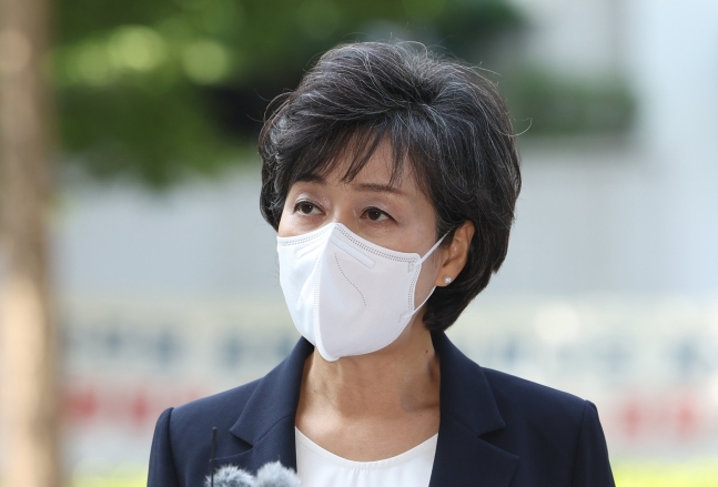 ▲사회부총리 겸 교육부 장관으로 지명된 박순애 서울대 행정대학원 교수가 27일 여의도에 마련된 인사청문회 준비 사무실로 출근하고 있다. (연합뉴스)