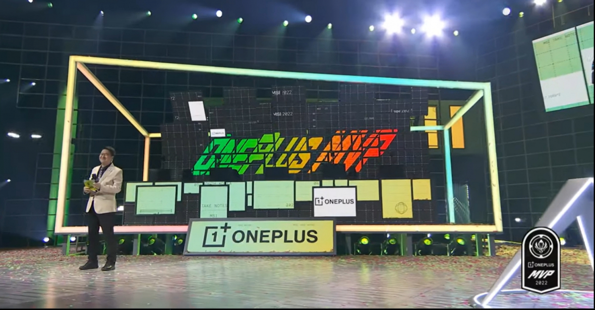 ▲우승팀 없이 우승 세레모니를 진행 중인 벡스코 2022 MSI 결승 무대. (사진출처=2022MSI중계 캡쳐, 이시온 수습기자 zion0034@)