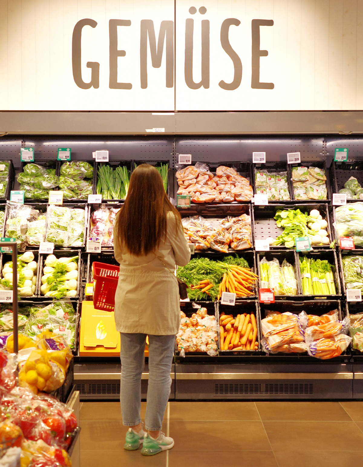 ▲독일 베를린에서 지난달 27일 소비자가 장을 보고 있다. 베를린/신화뉴시스