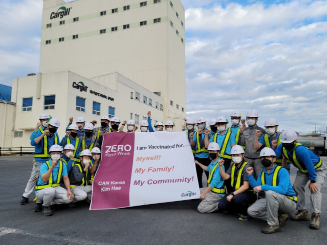 ▲카길애그리퓨리나 김해공장 직원들의 모습(사진제공=카길애그리퓨리나)