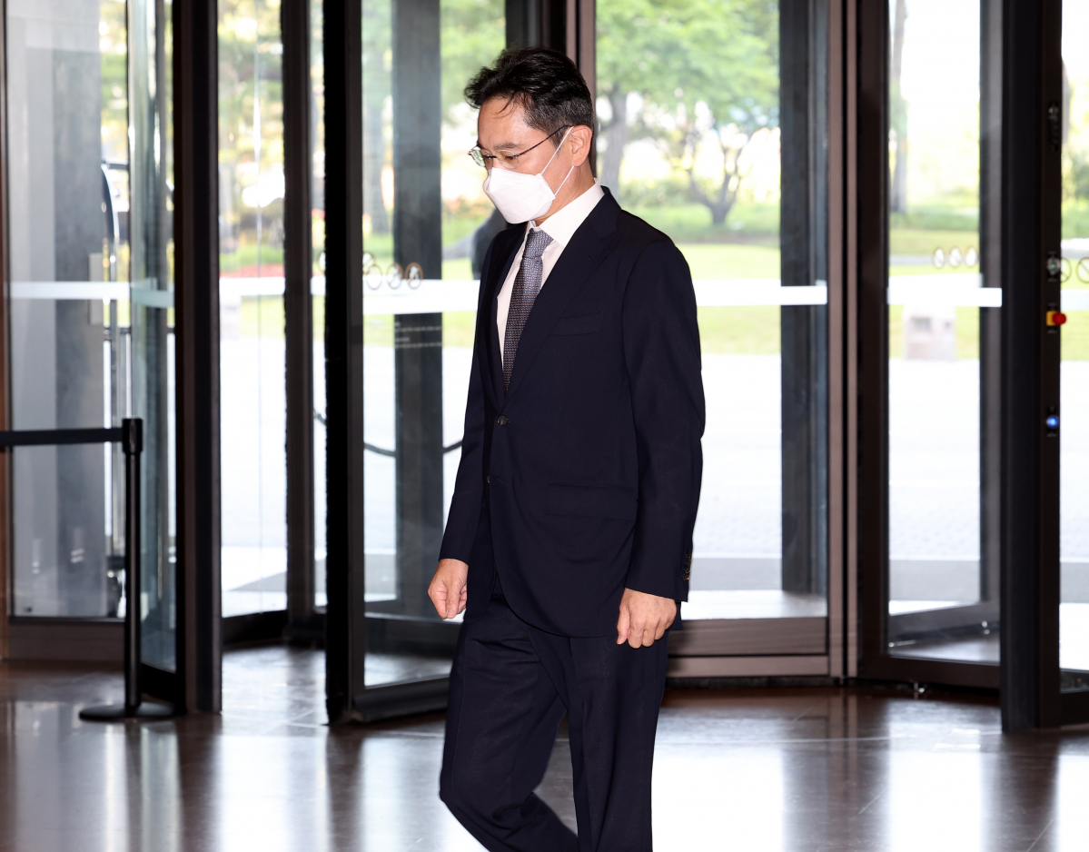 ▲이재용 삼성전자 부회장이 31일 오후 서울 중구 신라호텔에서 열린 2022 호암상 시상식에 참석하기 위해 이동하고 있다. (연합뉴스)
