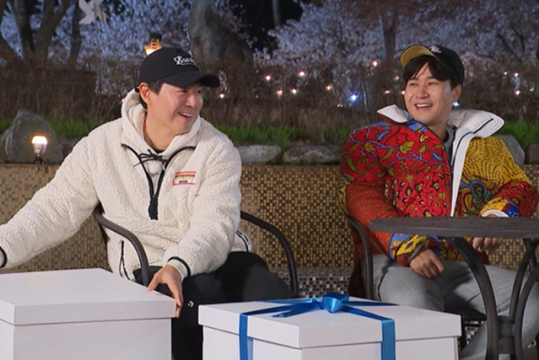 ▲'1박 2일'에서 하차하는 라비가 연정훈, 김종민에게 선물을 줬다. (사진제공=KBS)