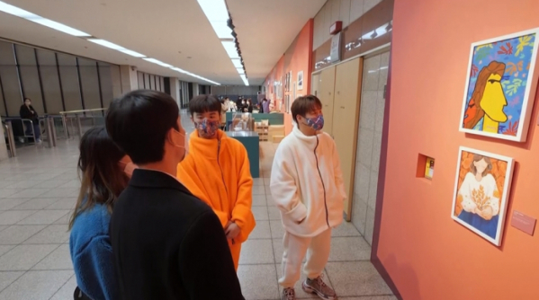 ▲윤후가 예술의전당 전시된 자신의 그림을 NFT로 판매하려 했다.(사진=KBS2 방송화면 캡처)