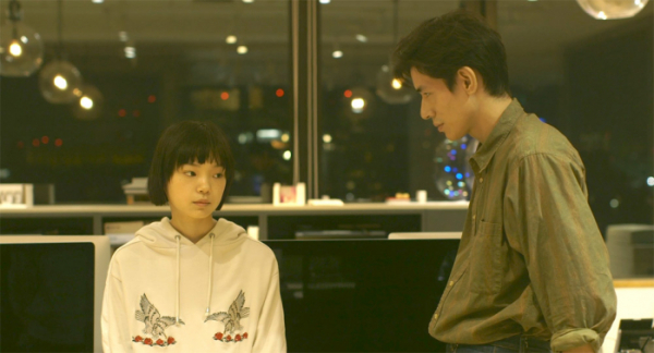 ▲'우연과 상상' 스틸컷. 첫 번째 에피소드에서 현리와 함께 출연한 후루카와 코토네, 나카지마 아유무 (왼쪽부터)