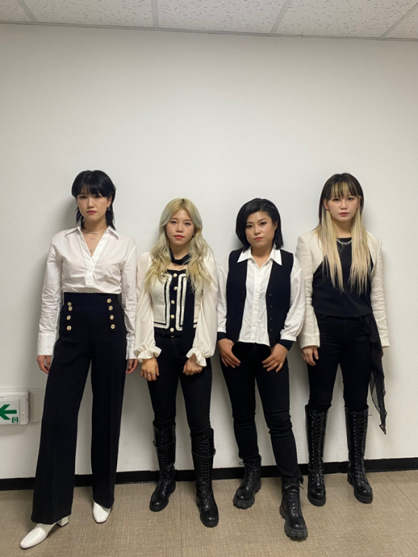 ▲밴드 워킹 애프터 유(사진제공=KDH엔터테인먼트 제공)