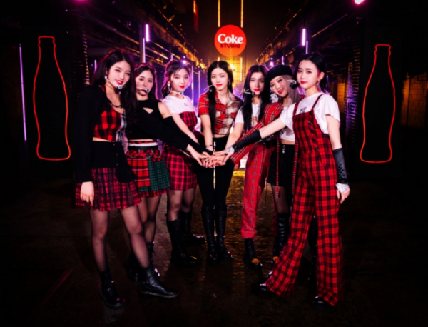 ▲트라이비(사진 = 코카-콜라 / 유니버설뮤직 제공)