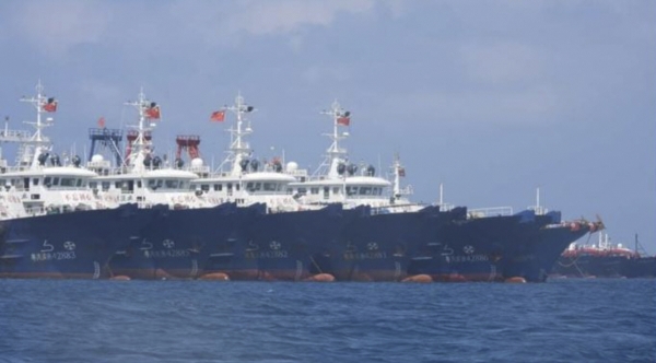 ▲남중국해 휘트선암초 인근에 중국 어선들이 무리지어 있다. AP뉴시스
