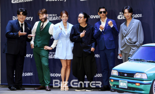 ▲신동(오른쪽부터), 노홍철, 오정연, '기어갓' 하정석 PD, 박준형, 이특(비즈엔터DB)