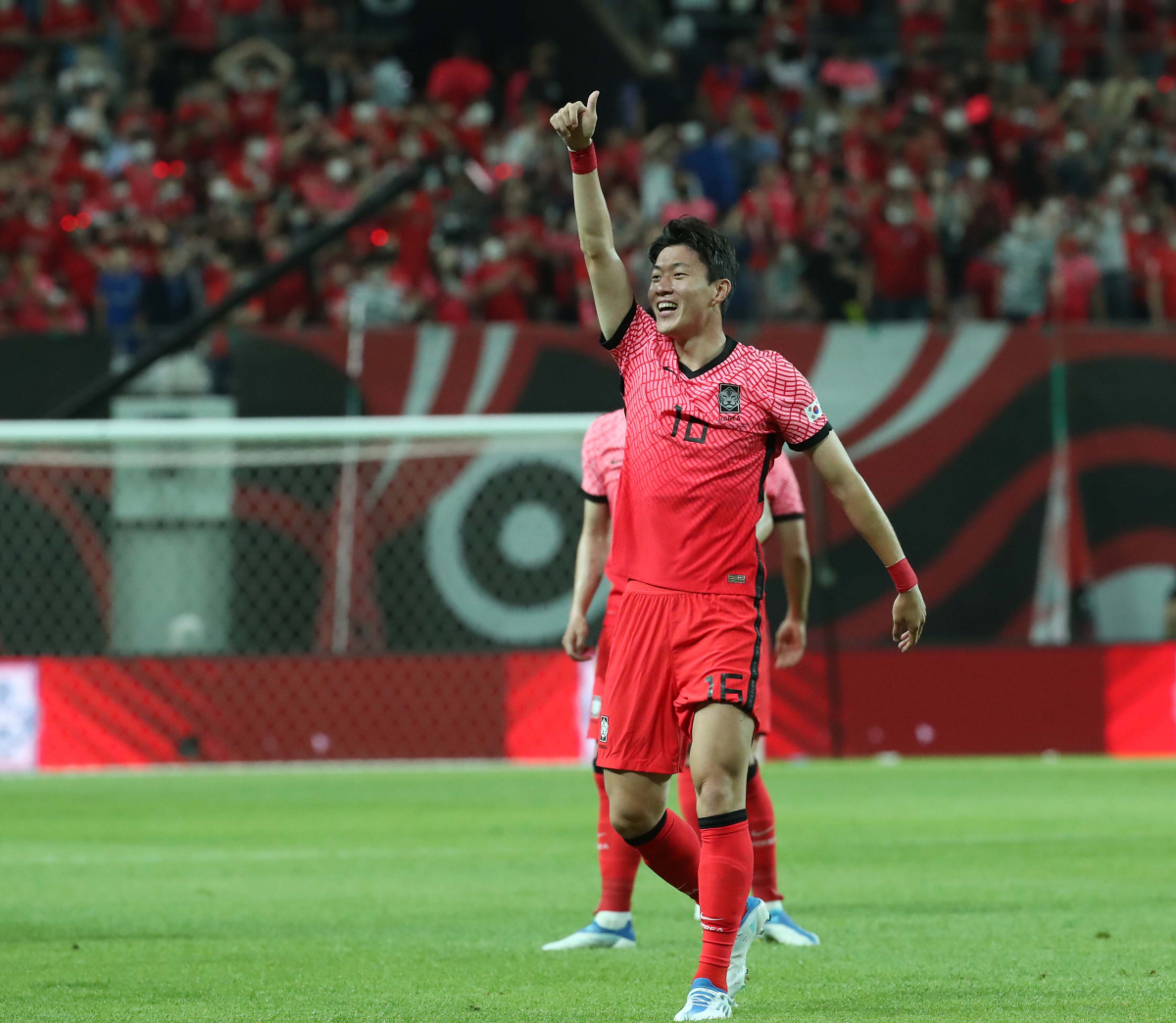 ▲2일 오후 서울 마포구 서울월드컵경기장에서 열린 하나은행 초청 친선경기 대한민국과 브라질의 경기에서 첫골을 터트린 황의조.  (뉴시스)