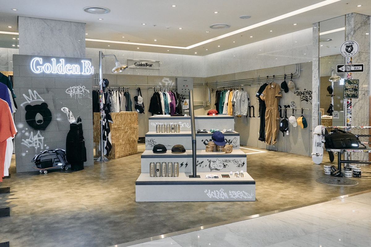 ▲현대백화점 무역센터점에 오픈한 골든베어 팝업 스토어. (사진제공=코오롱인더스트리FnC)