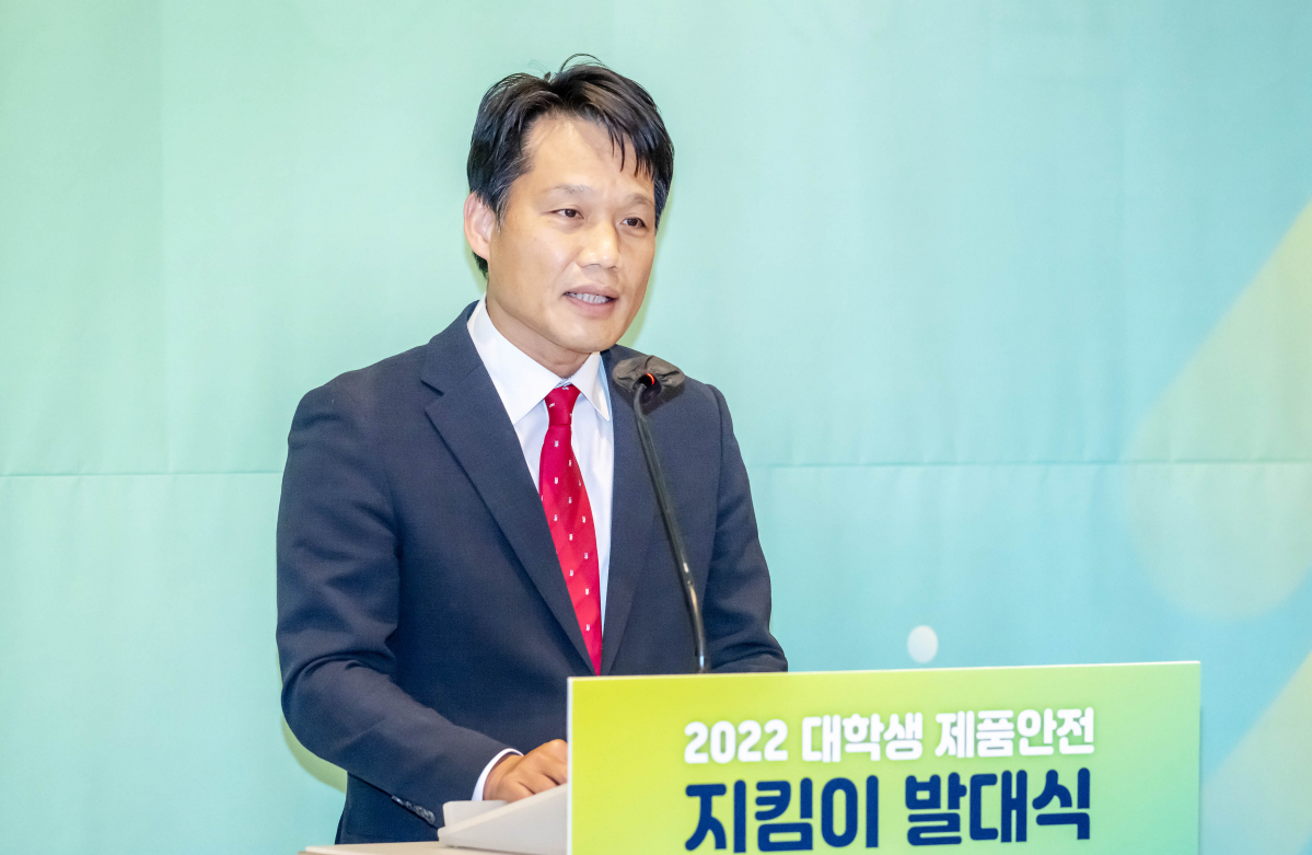 ▲이상훈 산업통상자원부 국가기술표준원장이 지난달 17일 서울 중구 더 플라자 호텔에서 열린 '2022년 대학생 제품안전 홍보단 발대식'에서 기념사 하고 있다. (사진=산업통상자원부 국가기술표준원 제공)