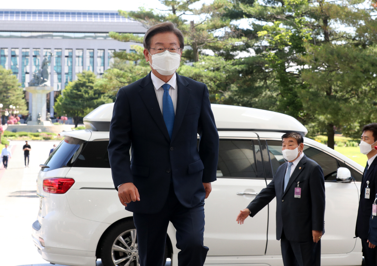 ▲국회에 첫 출근하는 이재명 더불어민주당 의원 (연합뉴스)