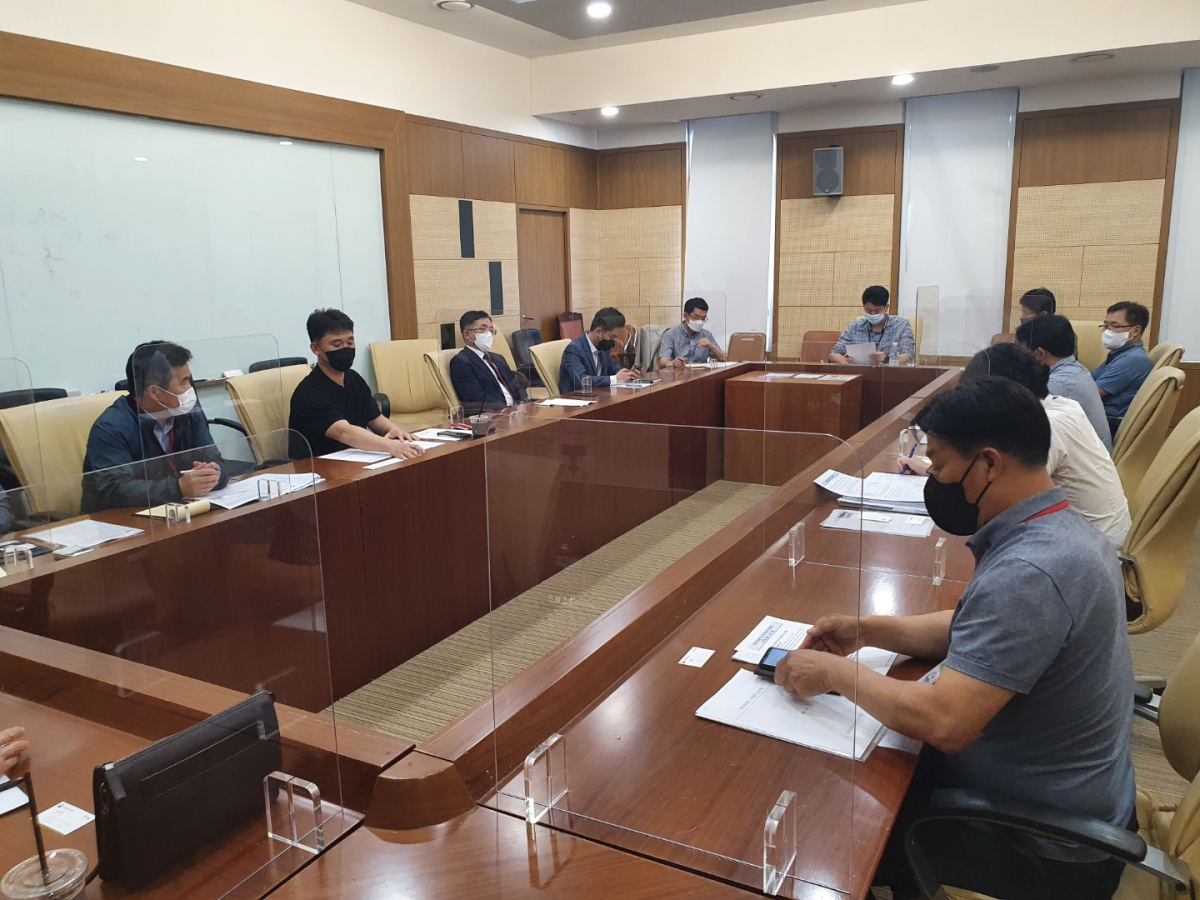 ▲전국태양광발전협회를 비롯한 민간발전업계 10여 곳이 9일 산업부 관계자와 만나 간담회를 진행하고 있다. (사진=전국태양광발전협회 제공)