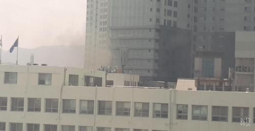 ▲대구 법원 인근 빌딩에서 발생한 화재. (연합뉴스)