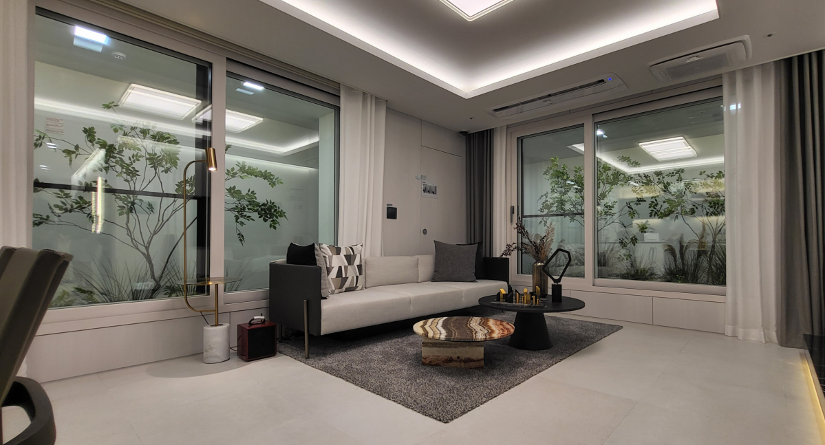 ▲2면 개방형 거실이 적용된 오피스텔(전용면적 84㎡형) 유닛 모습. (이동욱 기자 toto@)