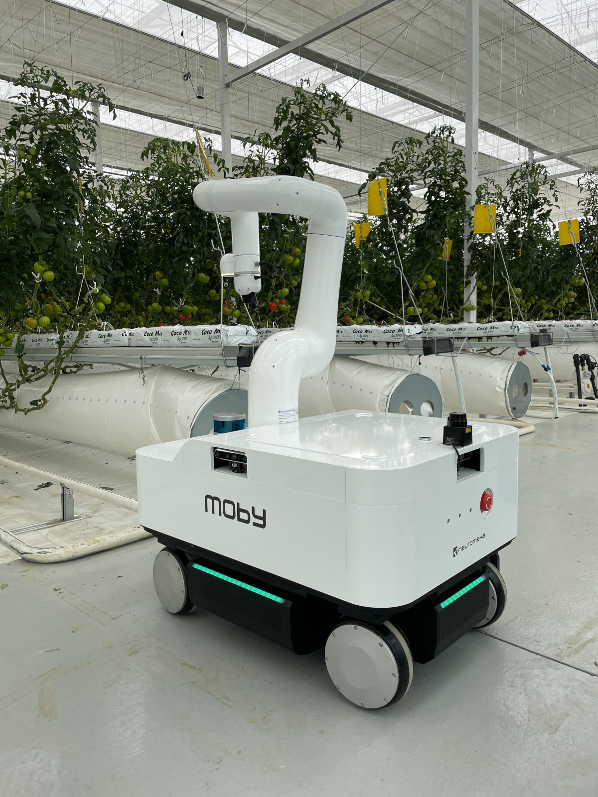 ▲아이오크롭스가 협동로봇 전문 기업 뉴로메카와 공동 개발 중인 스마트팜 자율주행 모니터링 로봇. (사진제공=아이오크롭스)