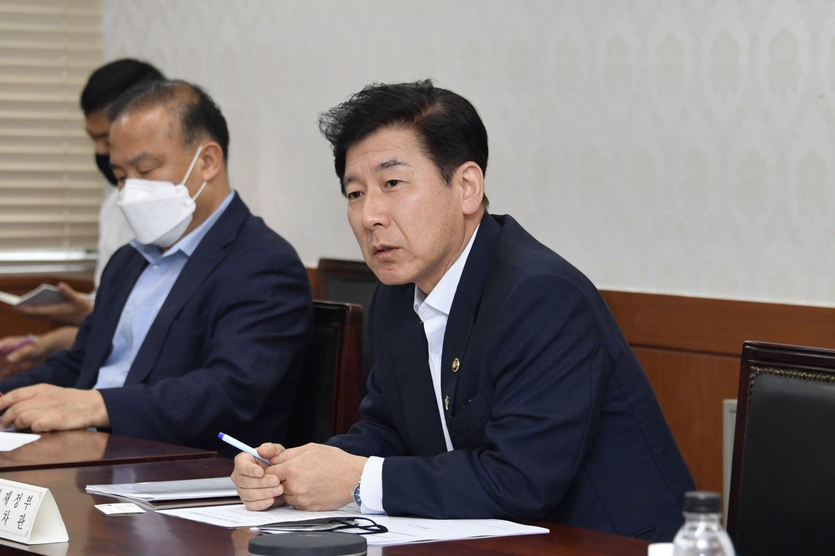 ▲최상대 기획재정부 2차관이 6월 13일 광화문 정부서울청사에서 열린 '예타제도 개편 관련 전문가 간담회'를 주재, 모두발언을 하고 있다. (사진제공=기획재정부)