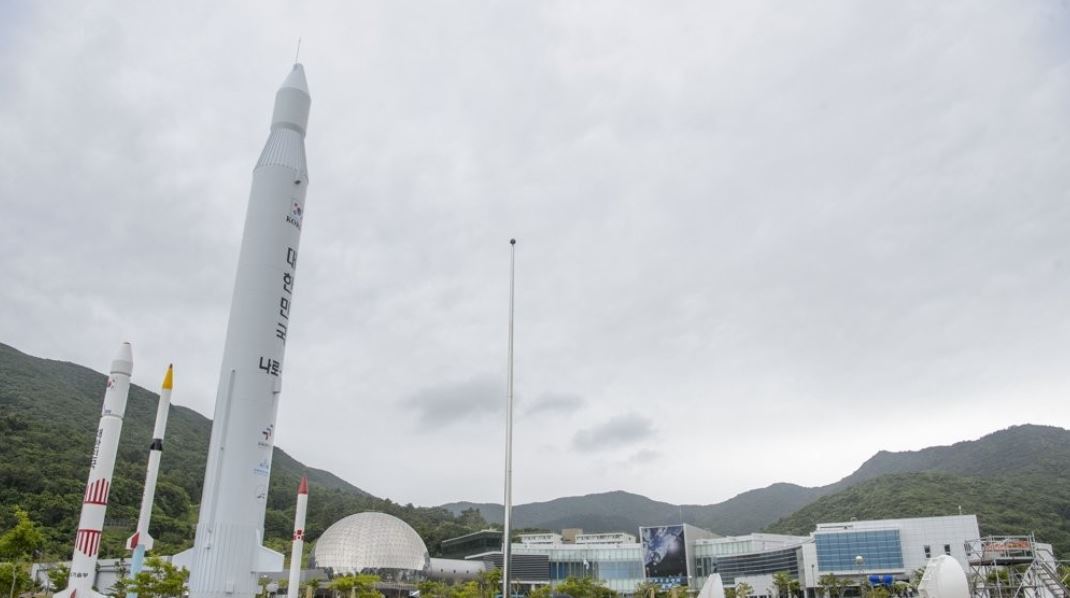 ▲전남 고흥군 봉래면 나로우주센터 과학관 앞에 관광객들이 방문이 이어지고 있다.  (연합뉴스)