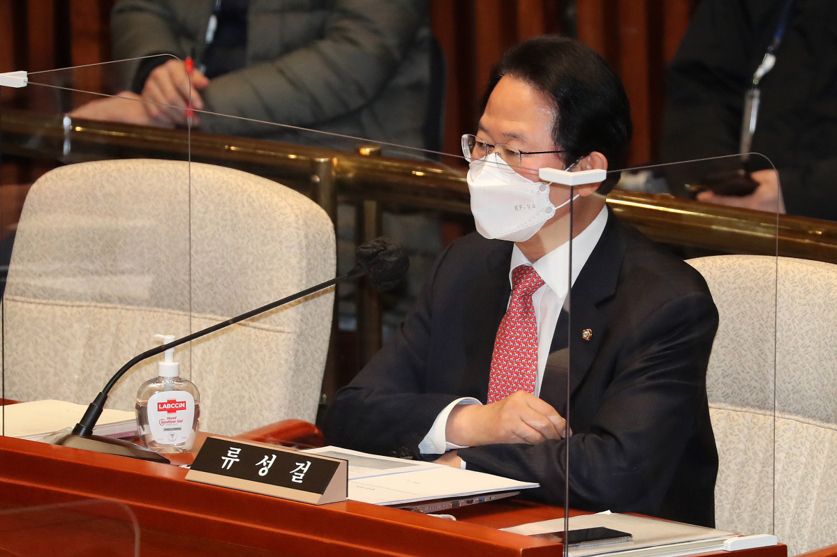 ▲[서울=뉴시스] 김선웅 기자 = 류성걸 국민의힘 예결위 간사가 20일 서울 여의도 국회에서 열린 예산결산특별위원회 전체회의에서 경과 보고를 하고 있다. (공동취재사진) 2022.02.20. photo@newsis.com