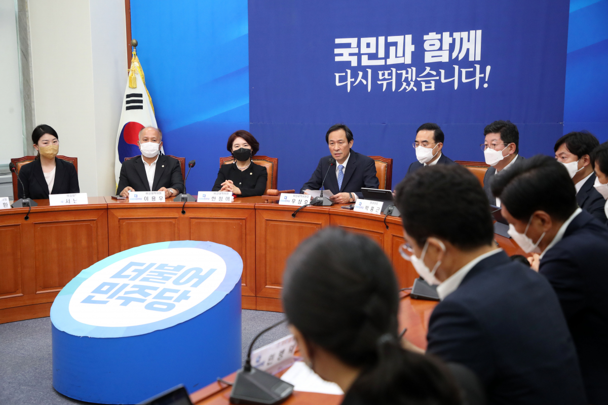 ▲더불어민주당 우상호 비상대책위원장이 13일 국회에서 열린 비상대책위원회의에서 발언하고 있다.  (국회사진기자단)