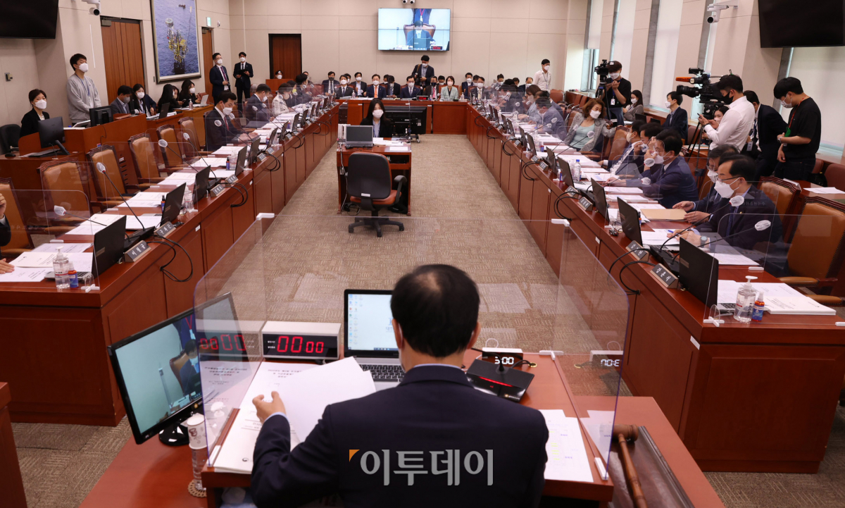 ▲산업통상자원중소벤처기업위원회 전체회의가 지난달 19일 서울 여의도 국회에서 열리고 있다. (국회사진취재단)