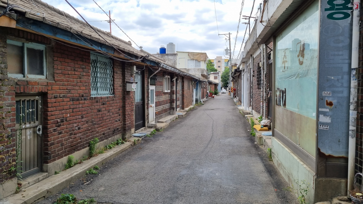 ▲인천 부평 ‘산곡구역 재개발정비사업’이 착공을 눈앞에 두고 있다. 산곡구역 입주민들이 모두 이주를 마치면 철거, 준공, 입주 순으로 사업이 진행될 예정이다. 사진은 인천 부평구 산곡동 산곡구역 일대 (김상영 수습기자 ksy2291@)