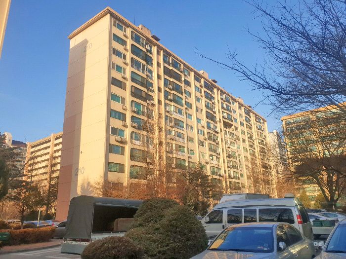 ▲서울 서초구 잠원동 70 신반포4차 210동 3층 303호 (사진제공=지지옥션)