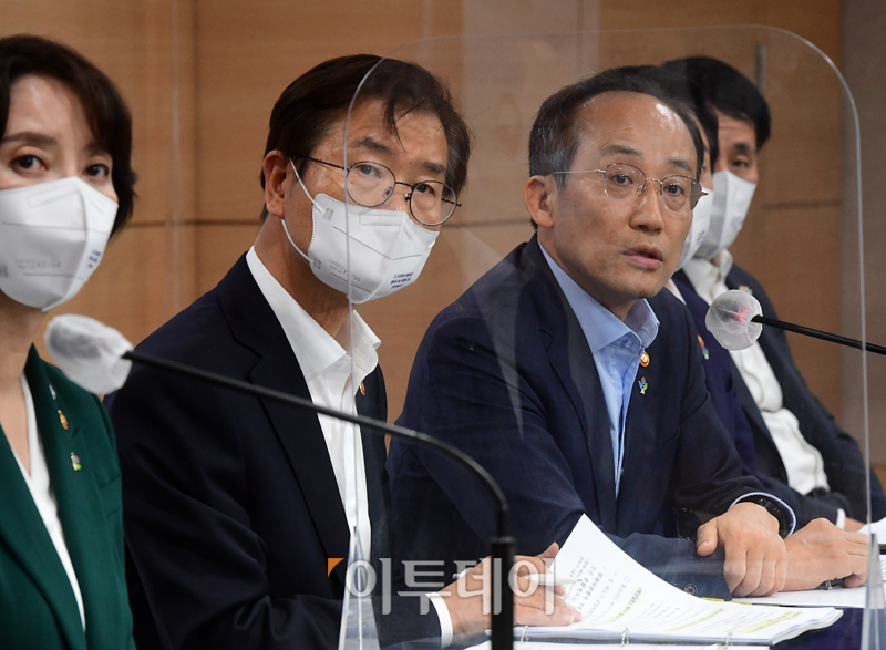 ▲추경호 경제부총리 겸 기획재정부 장관이 16일 서울 종로구 정부서울청사 에서 새정부 경제정책방향 발표를 하고 있다. (고이란 기자 photoeran@)