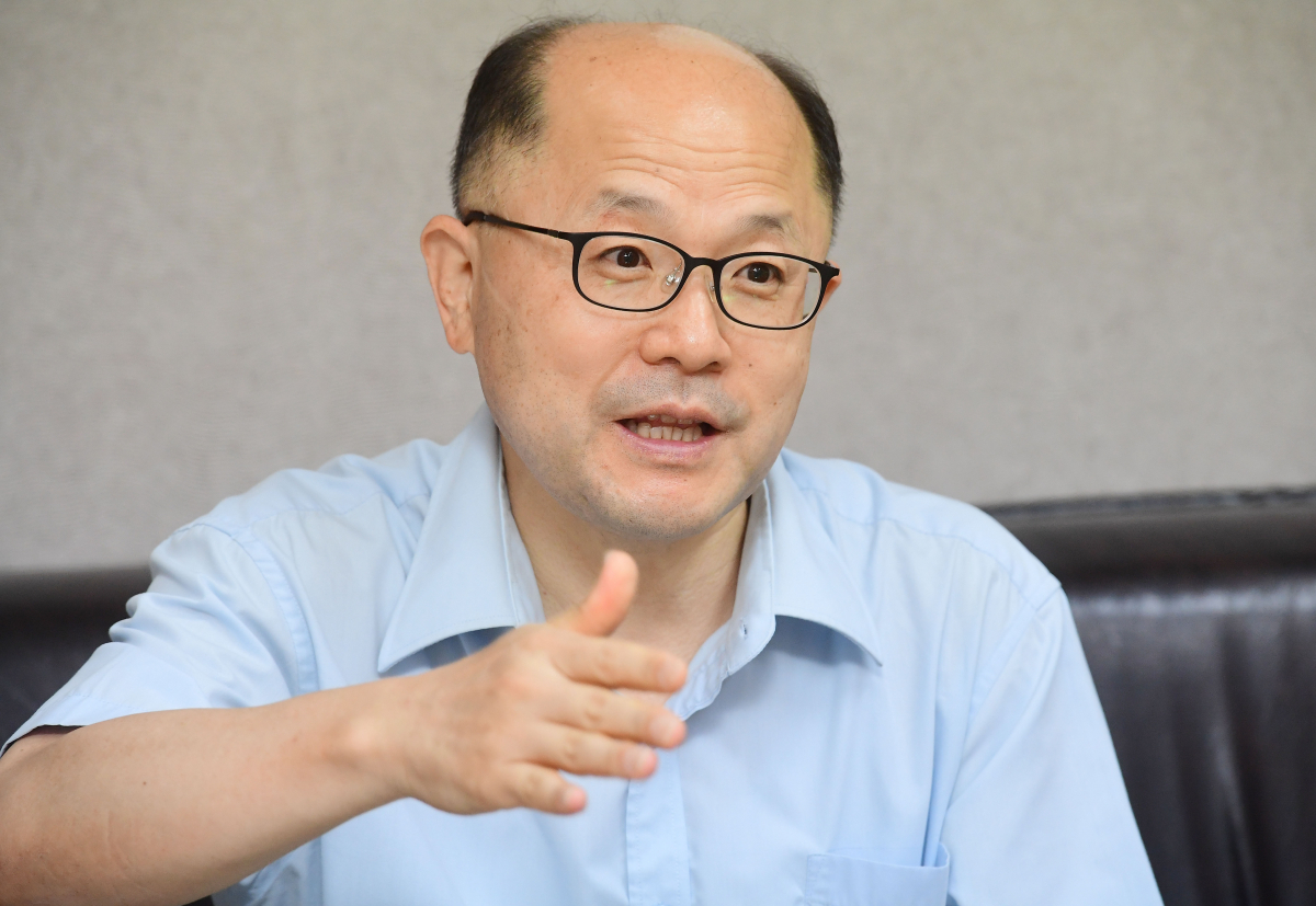 ▲장경욱 법무법인 상록 변호사가 서울 서초구 사무실에서 이투데이와 인터뷰를 하고 있다. 고이란 기자