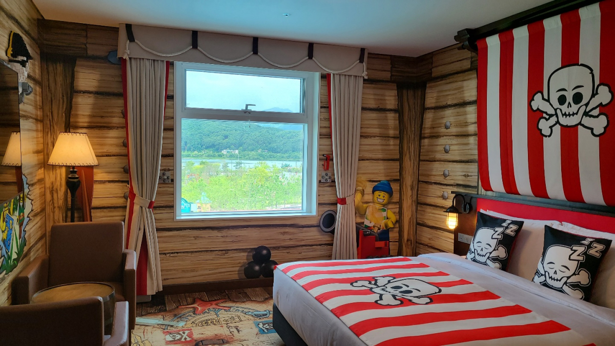 ▲레고랜드 호텔의 ‘파이러츠’ 테마 객실. 해적선 내부같은 분위기를 자아낸다.  (손민지 기자 (handmin@))