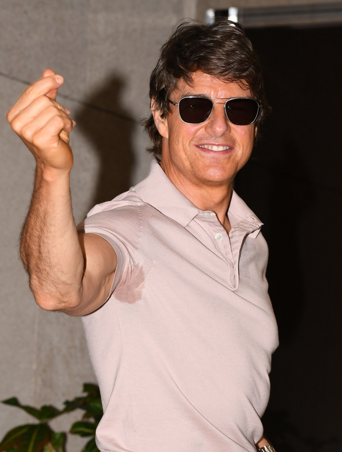 ▲할리우드 배우 톰 크루즈가 신작 '탑건: 매버릭' 홍보차 17일 오후 서울 김포공항을 통해 입국하고 있다.  (연합뉴스)