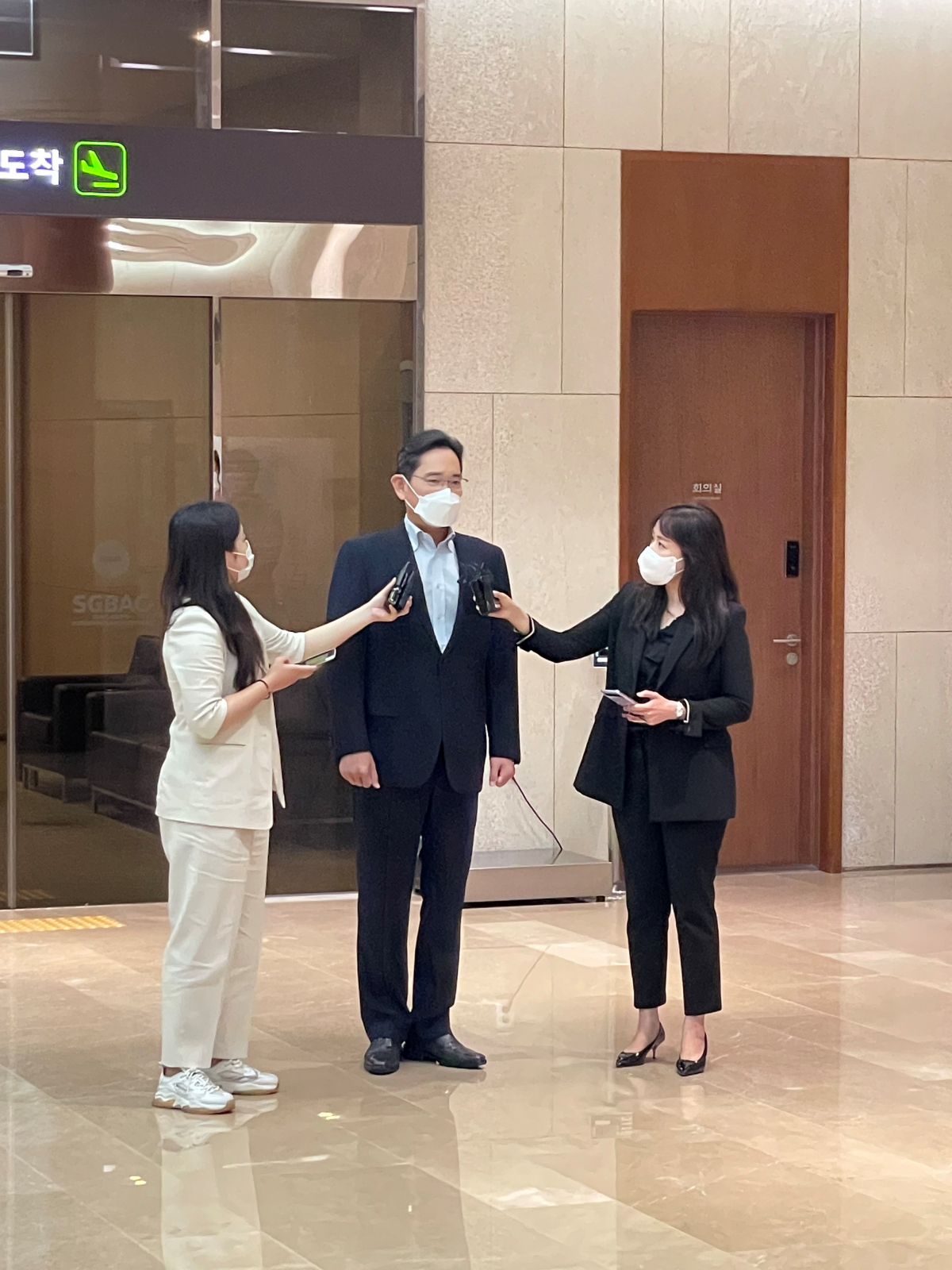 ▲18일 오전 9시 40분께 서울김포비즈니스항공센터(SGBAC)에서 이재용 삼성전자 부회장 모습 (김포=강태우 기자 burning@)