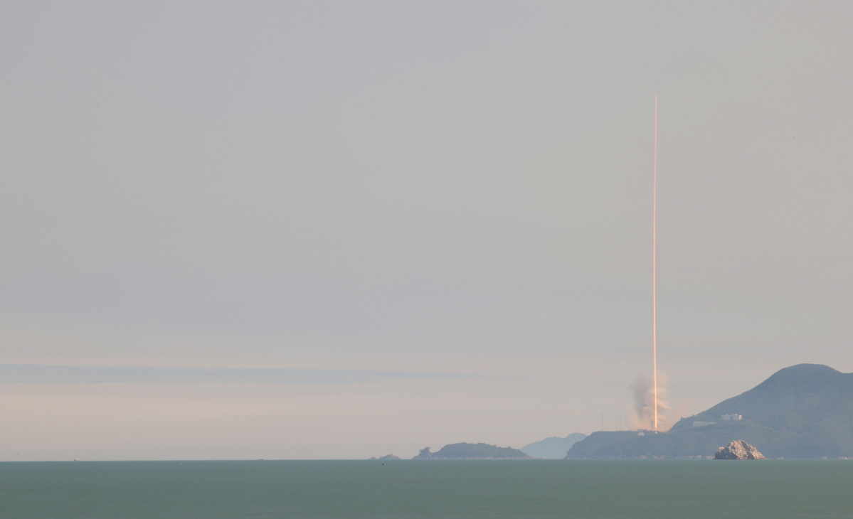 ▲국내 독자 기술로 개발된 한국형 발사체 누리호(KSLV-Ⅱ)가 21일 오후 전남 고흥군 나로우주센터에서 2차 발사되고 있다. (연합뉴스)