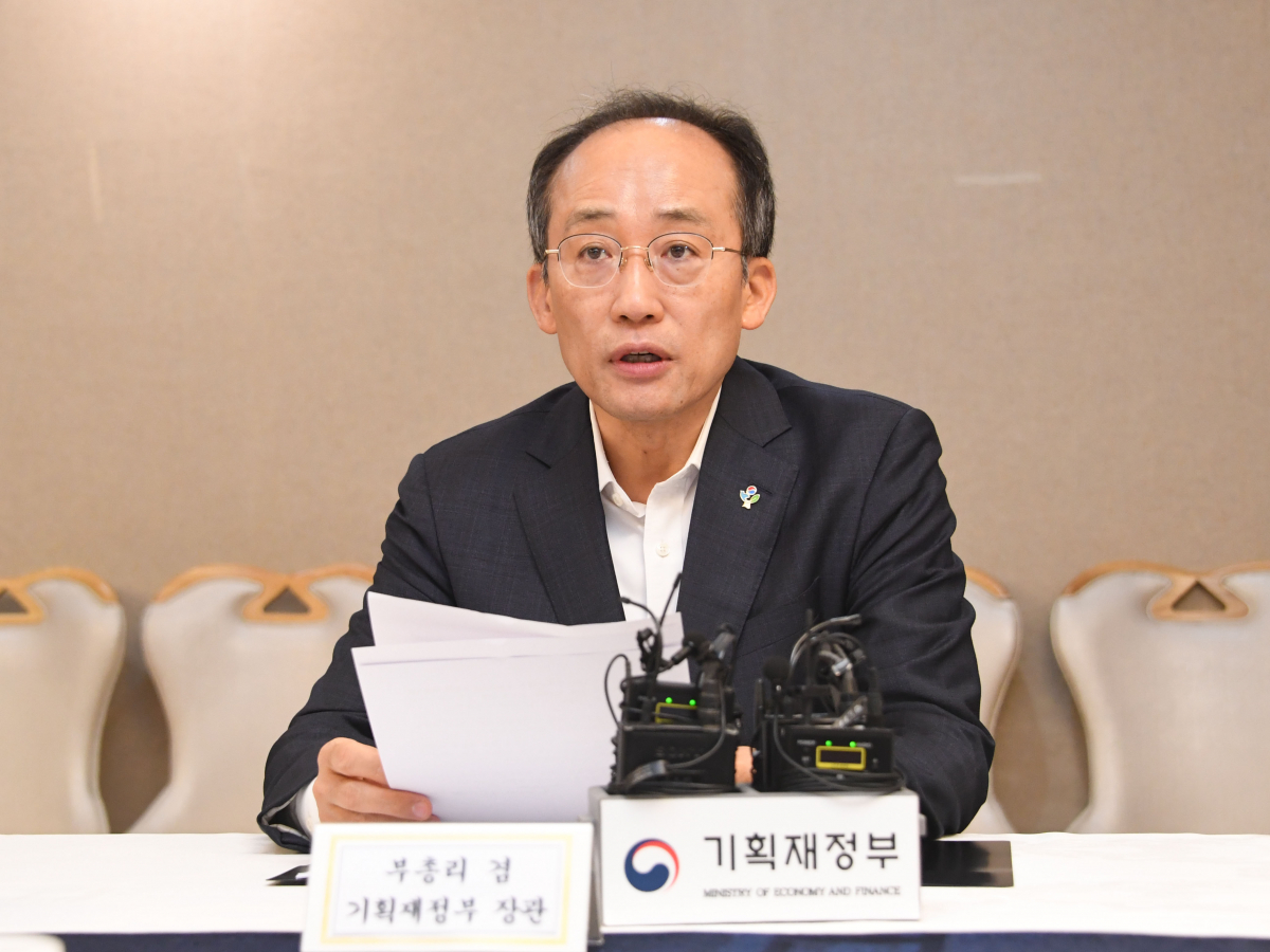 ▲추경호 경제부총리 겸 기획재정부 장관이 6월 21일 서울 종로구 정부서울청사에서 열린 '제1차 부동산 관계장관회의'를 주재, 모두발언을 하고 있다. (사진제공=기획재정부)