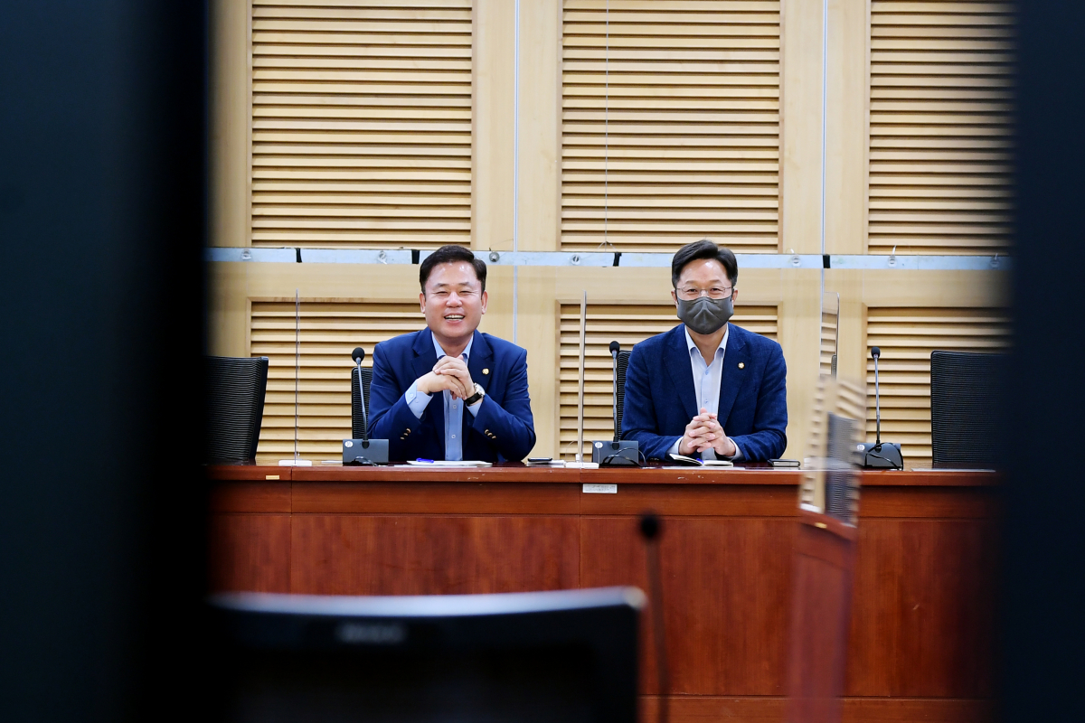 ▲22일 오전 국회 의원회관에서 더불어민주당 재선의원 간담회가 비공개로 열리고 있다. (국회사진기자단)