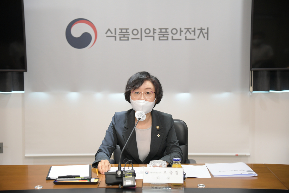 ▲오유경 식약처장이 29일 오전 열린 SK바이오사이언스 코로나19 백신 최종점검위원회 회의에서 발언하고 있다. (사진제공=식품의약품안전처)