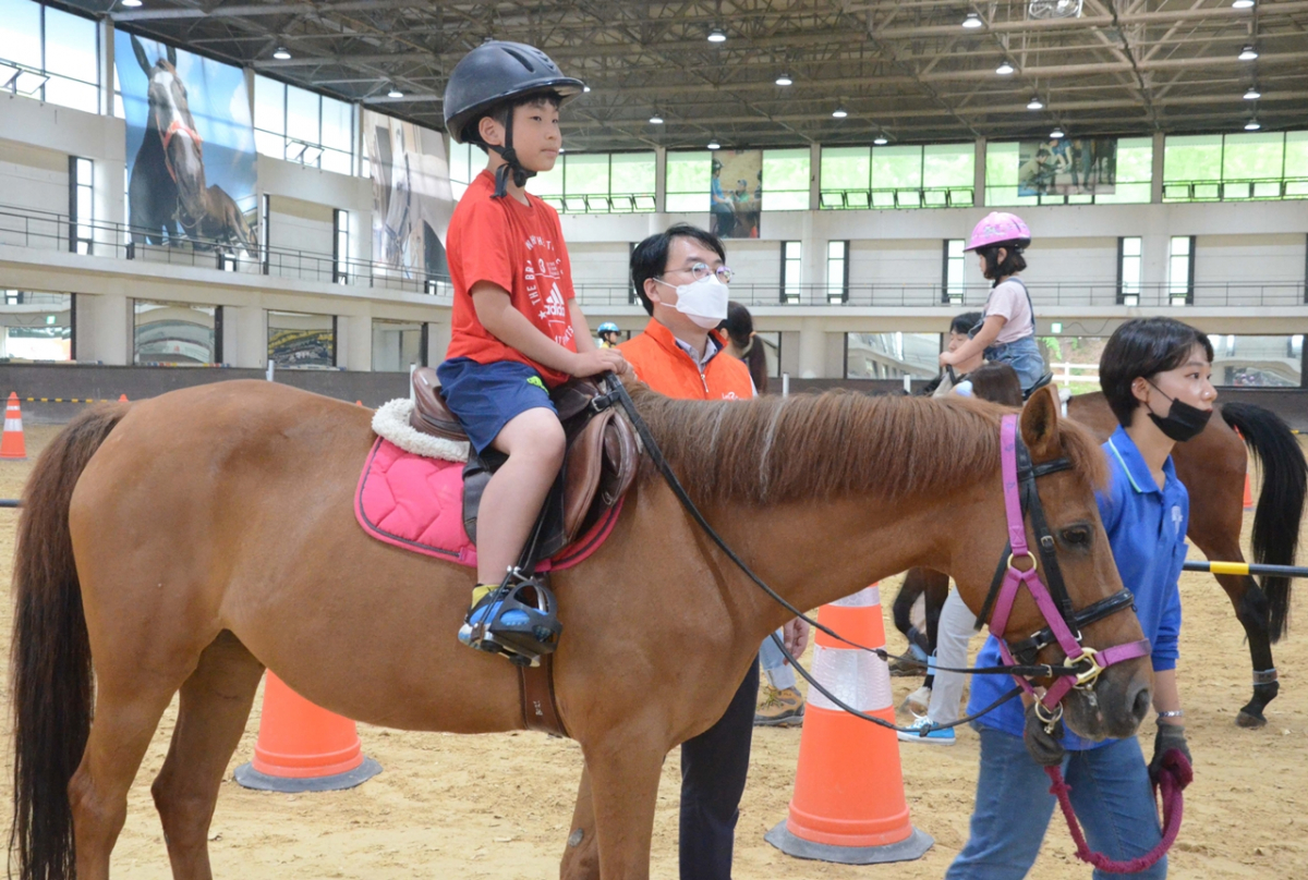 ▲한국마사회에서 개최한 힐링승마체험. (뉴시스)