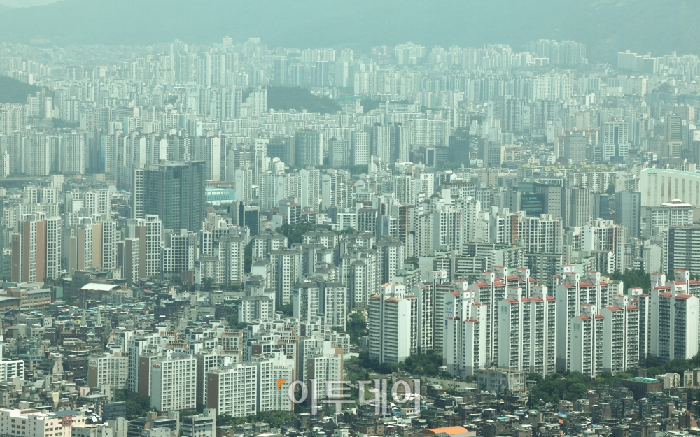 ▲서울 용산구 남산타워에서 바라본 서울 시내 아파트 단지 모습. (조현욱 기자 gusdnr8863@)