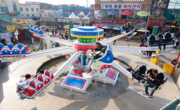 ▲(마이랜드 홈페이지 캡처) 추락사고가 발생한 인천시 중구 북성동 마이랜드 ‘점프보트’ 놀이기구
