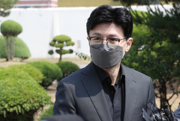 ▲한동훈 법무부 장관이 10일 청주교도소를 방문해 기자들의 질문에 답하고 있다.(연합뉴스) 

