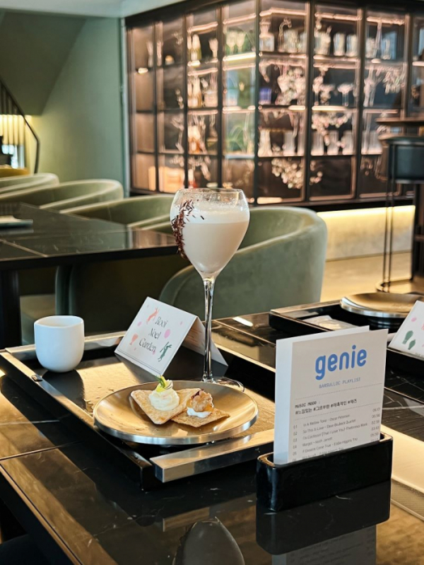 ▲지니뮤직은 오설록과 마케팅 제휴를 맺고 지점별로 특화된 오설록 매장분위기에 딱 맞는 플레이리스트를 제공하고, 음악취향을 고객들과 함께 나누는 음악공감 프로모션을 마련했다.(사진제공=지니뮤직)