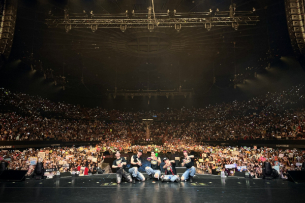 ▲미국 몬베베와 그룹 몬스타엑스(사진제공=스타쉽엔터테인먼트)