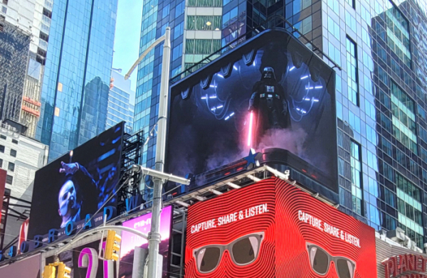 ▲LG전자가 뉴욕 타임스스퀘어(Times Square)에 있는 전광판을 통해 스타워즈 신작드라마를 활용한 LG 올레드 TV 광고 영상을 공개했다. (사진제공=LG전자)