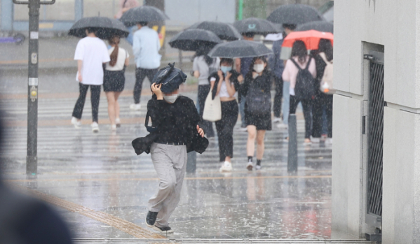 ▲서울 지역에 비가 내리고 있다. (연합뉴스)
