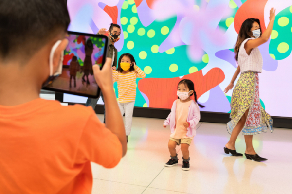 ▲애플이 이달 20일부터 8월 31일까지 '애플 스토어' 매장에서 어린이들을 위한 새로운 애플 캠프 프로그램을 진행한다. (사진제공=애플)