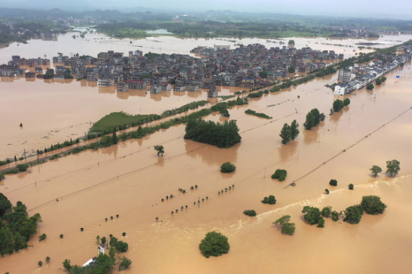 ▲21일 최근 중국에 내린 폭우로 장시성의 상라오가 물에 잠겼다. 상라오/AP연합뉴스