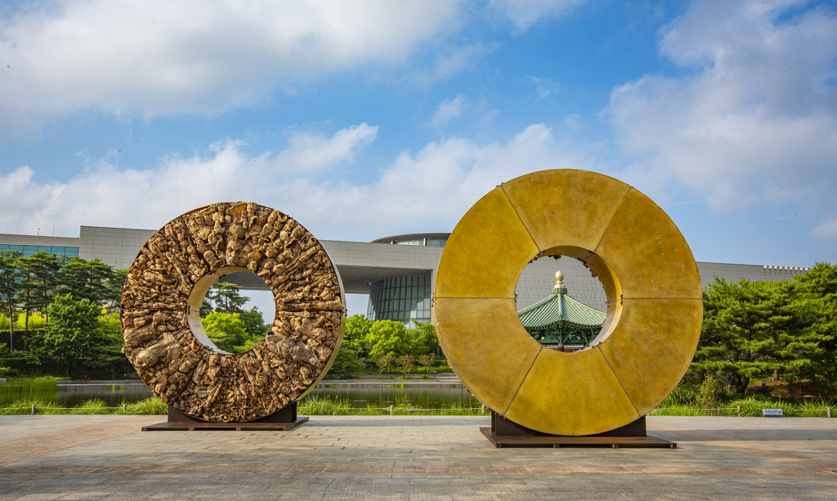 ▲‘귀중한 돌, 찰치우이테스’ 전시 모습. (국립중앙박물관)