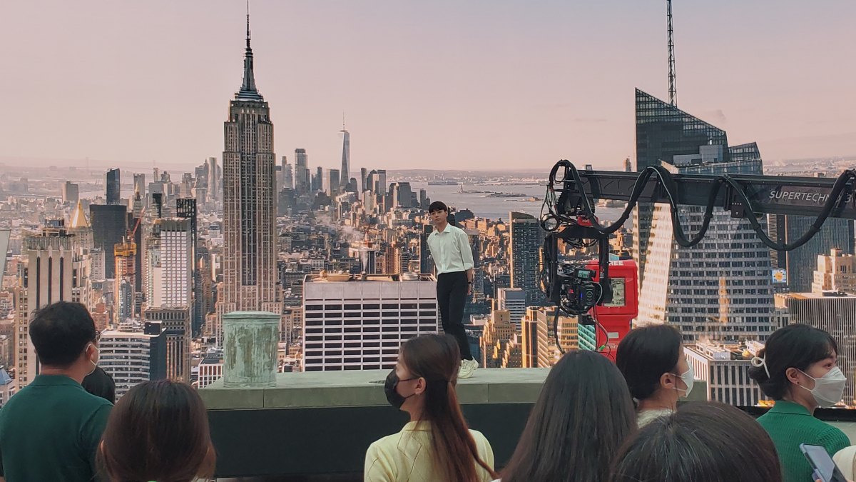 ▲빌딩 숲을 재연한 VP 스튜디오 LED 월. 실제와 구분할 수 없을 정도로 정교하다. (이시온 수습기자 zion0304@)